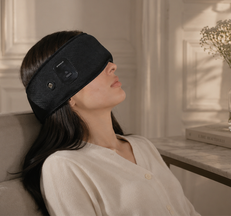 Hypnuse AI sleep mask feature diagram showing the magnetic charging port, in-built speakers, processor, heat and red light panel, and sensors